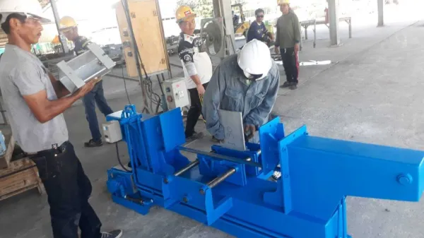 เครื่องบีบเสาเข็มไอ รุ่น SM-90B